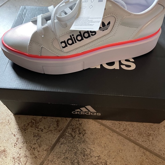 🌟 NEW ADIDAS SLEEK SUPER WOMEN SIZE 8, BUT FIT LIKE A SIZE 9 🌟 - Picture 10 of 16